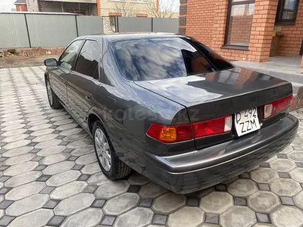 Toyota Camry 2000 года за 3 400 000 тг. в Актобе – фото 10