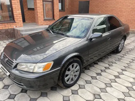 Toyota Camry 2000 года за 3 400 000 тг. в Актобе