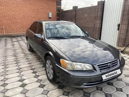 Toyota Camry 2000 года за 3 400 000 тг. в Актобе – фото 6