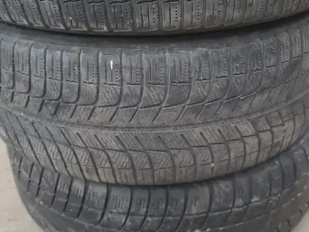 215 55 17 Michelin Зимний 2шт за 22 000 тг. в Алматы