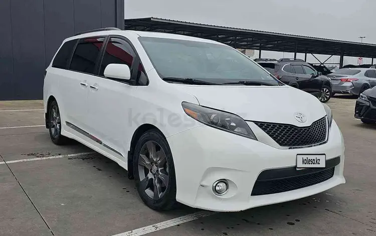 Toyota Sienna 2015 годаfor12 800 000 тг. в Алматы