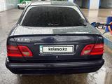 Mercedes-Benz E 230 1996 года за 2 400 000 тг. в Астана – фото 2