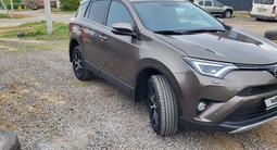 Toyota RAV4 2018 года за 13 000 000 тг. в Актобе – фото 4