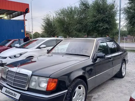 Mercedes-Benz E 220 1993 года за 2 800 000 тг. в Туркестан – фото 2