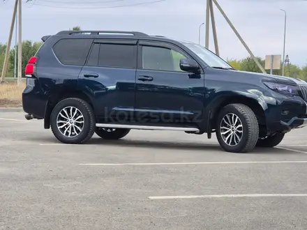 Toyota Land Cruiser Prado 2017 года за 22 000 000 тг. в Актобе – фото 2