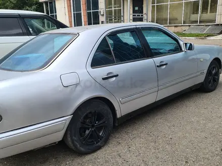 Mercedes-Benz E 230 1995 года за 1 490 000 тг. в Алматы