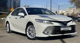 Toyota Camry 2018 года за 15 300 000 тг. в Тараз