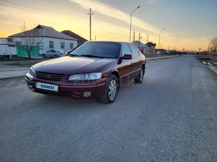 Toyota Camry 1998 года за 4 500 000 тг. в Туркестан – фото 2