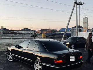 Mercedes-Benz E 320