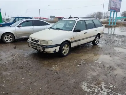 Volkswagen Passat 1994 года за 1 900 000 тг. в Уральск – фото 2