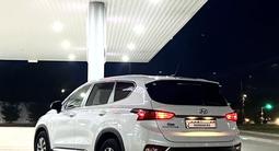 Hyundai Santa Fe 2018 года за 13 000 000 тг. в Уральск – фото 3