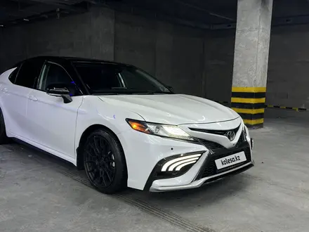 Toyota Camry 2022 года за 16 500 000 тг. в Алматы – фото 12