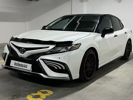 Toyota Camry 2022 года за 16 500 000 тг. в Алматы