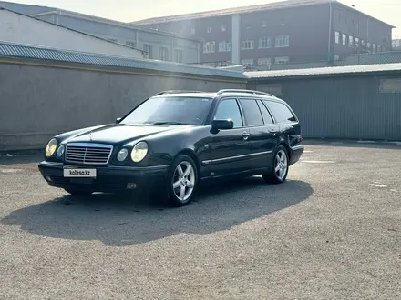 Mercedes-Benz E 320 1998 года за 5 000 000 тг. в Шымкент – фото 2