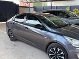 Hyundai Solaris 2015 года за 4 800 000 тг. в Атырау – фото 2