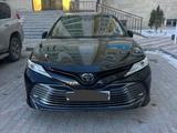 Toyota Camry 2020 года за 16 500 000 тг. в Актау – фото 2