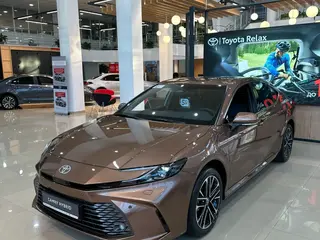Toyota Camry Luxe eCVT