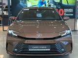Toyota Camry Luxe eCVT 2025 годаүшін24 190 000 тг. в Алматы – фото 2