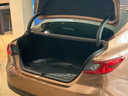 Toyota Camry Luxe eCVT 2025 года за 24 190 000 тг. в Алматы – фото 11