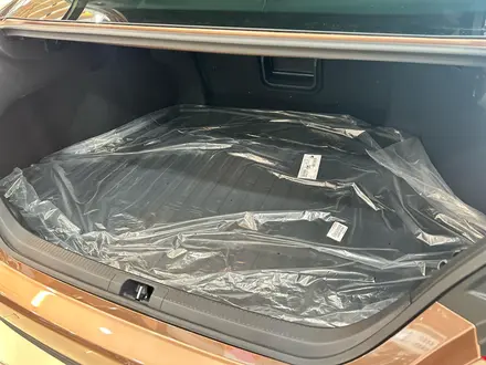 Toyota Camry Luxe eCVT 2025 года за 24 190 000 тг. в Алматы – фото 12