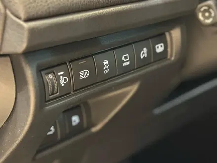 Toyota Camry Luxe eCVT 2025 года за 24 190 000 тг. в Алматы – фото 24