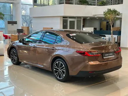 Toyota Camry Luxe eCVT 2025 года за 24 190 000 тг. в Алматы – фото 10
