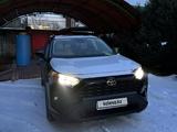 Toyota RAV4 2022 года за 16 300 000 тг. в Алматы – фото 2