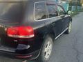 Volkswagen Touareg 2004 года за 3 500 000 тг. в Сарканд – фото 15