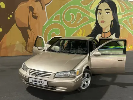 Toyota Camry 1997 года за 3 100 000 тг. в Шымкент – фото 2