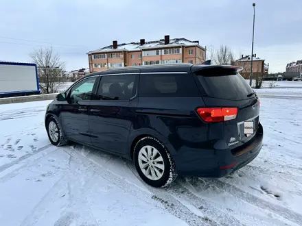 Kia Carnival 2015 года за 7 000 000 тг. в Актобе – фото 4