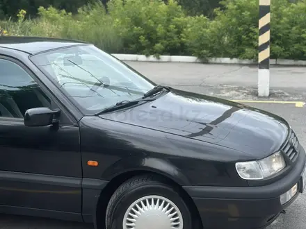 Volkswagen Passat 1995 года за 1 980 000 тг. в Астана – фото 25