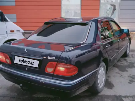 Mercedes-Benz E 230 1995 года за 2 400 000 тг. в Алматы – фото 3