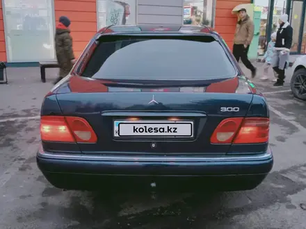 Mercedes-Benz E 230 1995 года за 2 400 000 тг. в Алматы – фото 4