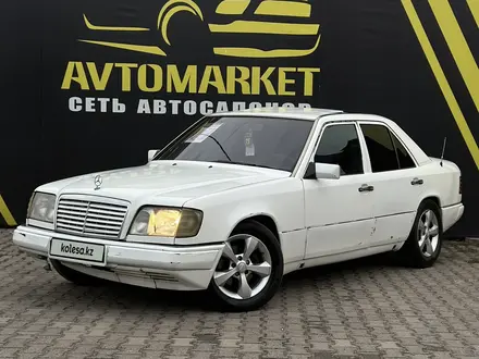 Mercedes-Benz E 220 1993 года за 2 180 000 тг. в Алматы