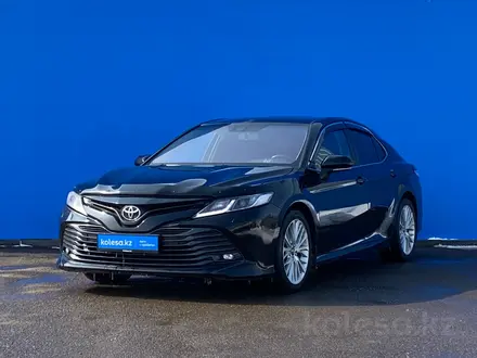 Toyota Camry 2018 года за 10 590 000 тг. в Алматы