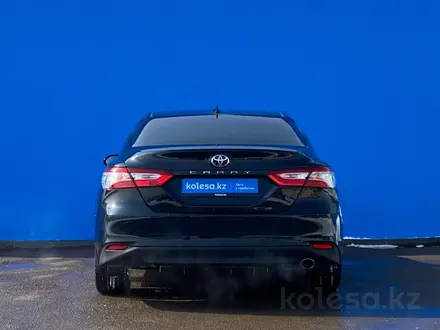 Toyota Camry 2018 года за 10 590 000 тг. в Алматы – фото 4