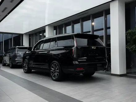 Cadillac Escalade Sport 2022 года за 84 990 000 тг. в Алматы – фото 25