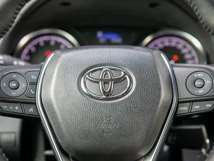Toyota Camry 2023 года за 14 490 000 тг. в Алматы – фото 13