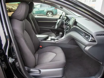 Toyota Camry 2023 года за 14 490 000 тг. в Алматы – фото 14