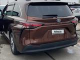 Toyota Sienna 2021 годаfor17 000 000 тг. в Атырау – фото 2