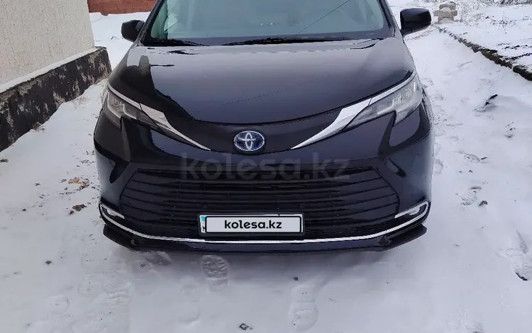 Toyota Sienna 2021 года за 21 000 000 тг. в Астана