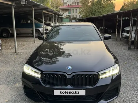 BMW 530 2021 года за 21 200 000 тг. в Алматы – фото 2