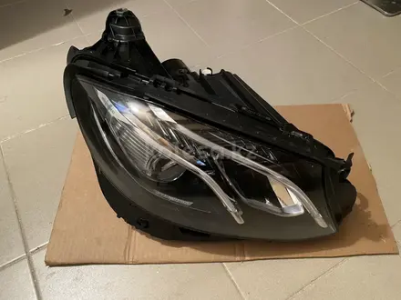 Фара правая Mercedes 213 E213 w213 led за 125 000 тг. в Астана