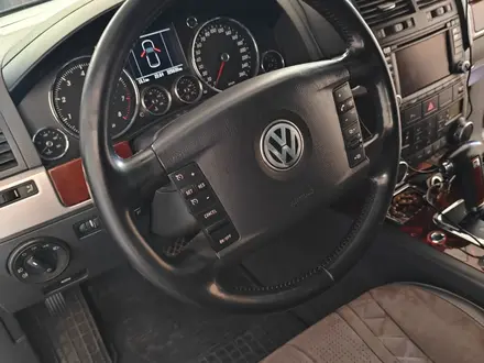 Volkswagen Touareg 2004 года за 6 000 000 тг. в Алматы – фото 12