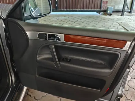 Volkswagen Touareg 2004 года за 6 000 000 тг. в Алматы – фото 5