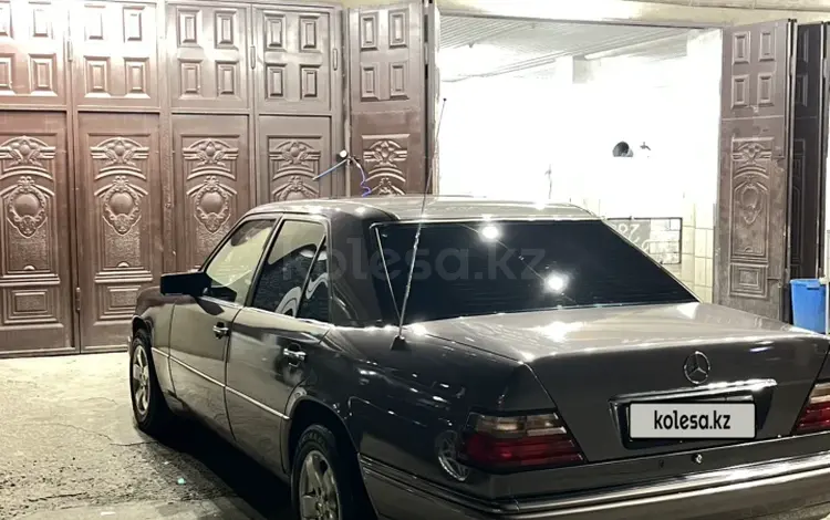 Mercedes-Benz E 220 1994 года за 1 900 000 тг. в Шымкент