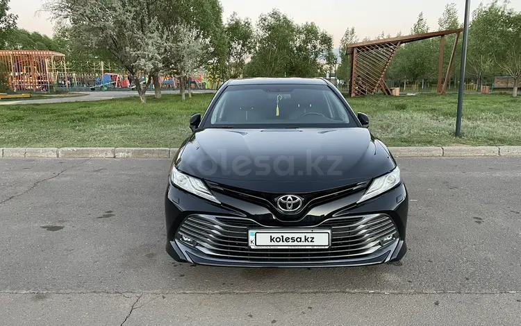 Toyota Camry 2019 года за 16 800 000 тг. в Алматы