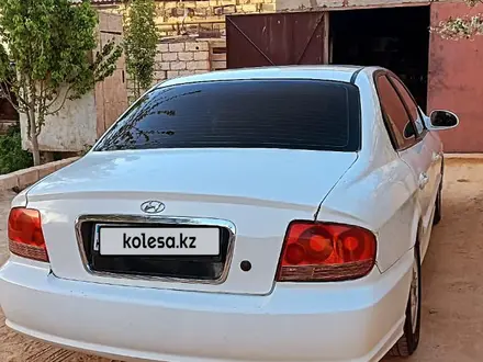 Hyundai Sonata 2004 года за 2 500 000 тг. в Мангистау – фото 2