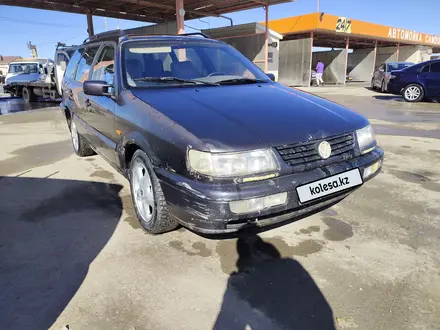 Volkswagen Passat 1994 года за 1 100 000 тг. в Атырау – фото 4