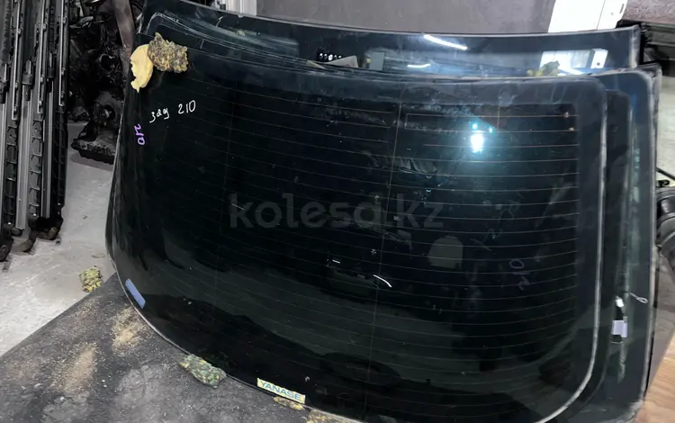 Стекло заднее лобовое оригинал w210 авангард за 90 000 тг. в Шымкент